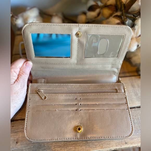 💥Buxton Crossbody Wallet💥 - Picture 4 of 14